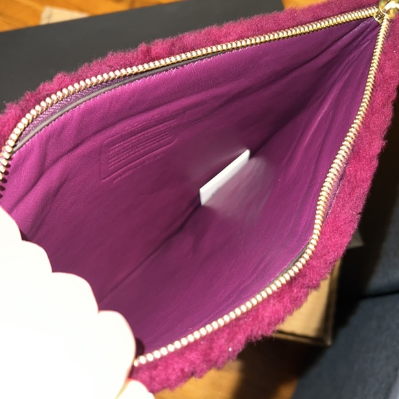 Coach Charter Pouch In Signature Shearling NWT - Picture 8 of 9